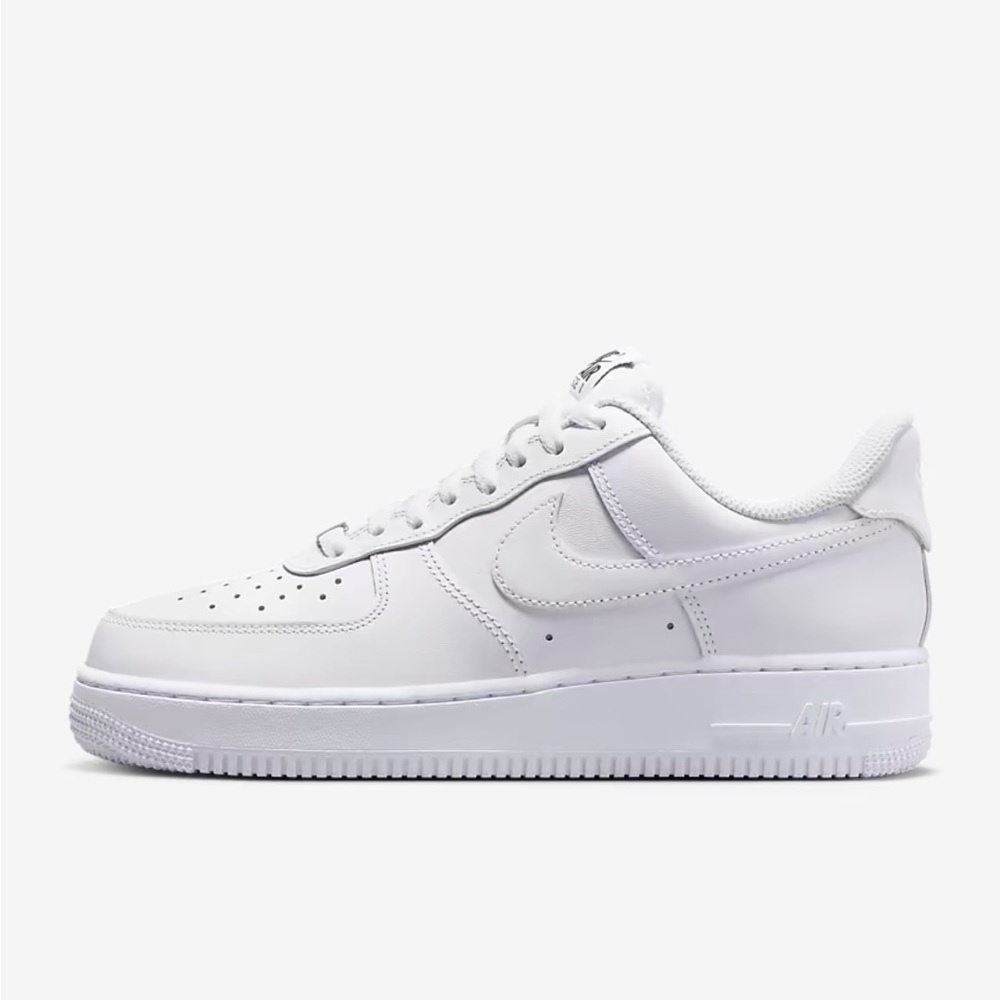 Nike All-White Air Force 1 07 Easy on Sneakers size 7.5